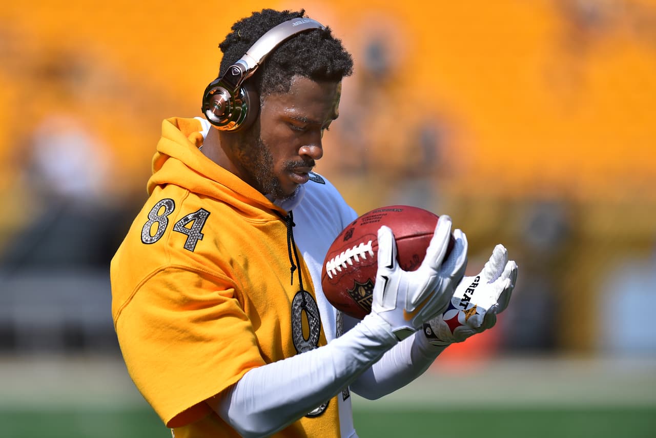 "Se enfadó porque estaba abierto, lo cual puedo entender, a veces eso sucede. No es como si lo hubiera perdido de vista intencionalmente, no es como si no le hubiera lanzado a propósito",
<a href="https://translate.googleusercontent.com/translate_c?depth=1&hl=es&ie=UTF8&prev=_t&rurl=translate.google.com&sl=en&sp=nmt4&tl=es&u=http://pittsburgh.cbslocal.com/2017/10/03/ben-roethlisberger-on-antonio-brown-temper-tantrum-its-unfortunate-he-acted-that-way/&usg=ALkJrhhWDX6aioEmvsyYEVKbR7vW5BOn3Q" target="_blank">aseguró Roethlisberger al programa The Fan 93.7</a>.