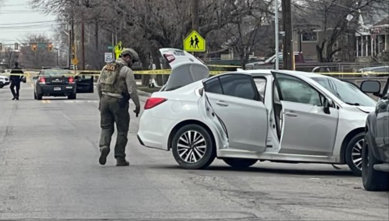 Arrestan a hombre herido que amenazó a su novia y al escapar provocó un accidente