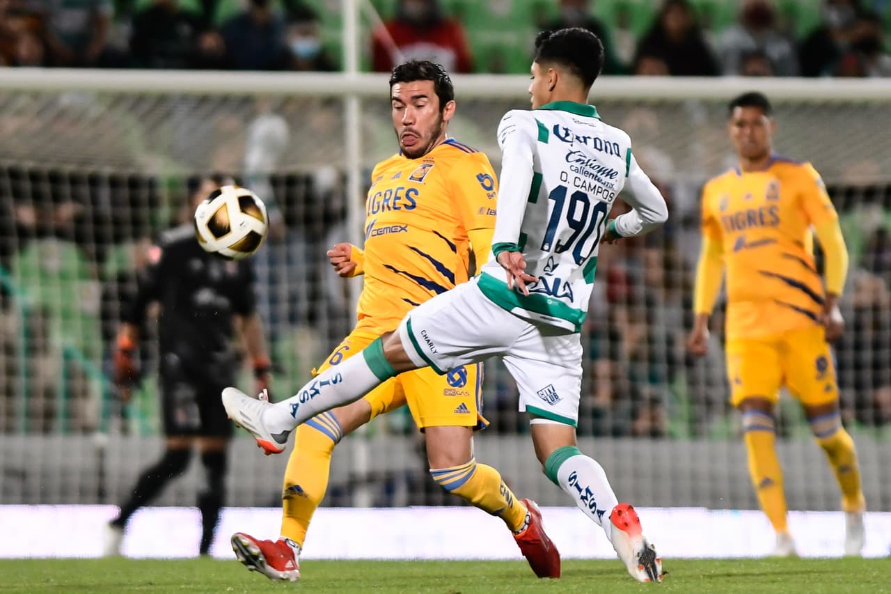 Diego Valdés y el 'Mudo' Aguirre son los hombres de la noche y le dan la victoria 2-1 a Santos sobre Tigres.