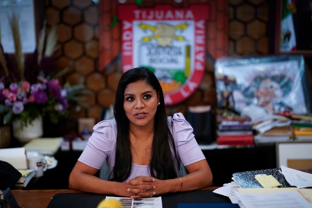 <b>Experiencia personal de la alcaldesa:</b> La alcaldesa de Tijuana, Montserrat Caballero, se considera migrante y ha vivido con amenazas a su vida debido a su lucha contra la violencia en su ciudad.
<br>