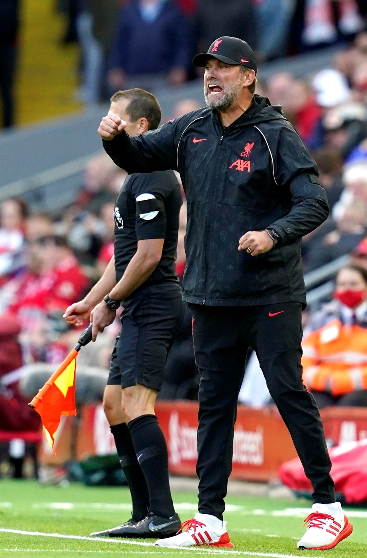 Termina la Jornada 7 de la Premier League con empate entre Liverpool y Manchester City 2-2 tras un intenso partido. Sadio Mané abrió el marcador al 59’, pero Phil Foden ya empataba el juego, sin embargo Mohamed Salah le daba la victoria parcial a los ‘Reds’ y, al 81’, Kevin de Bruine hace el del empate.