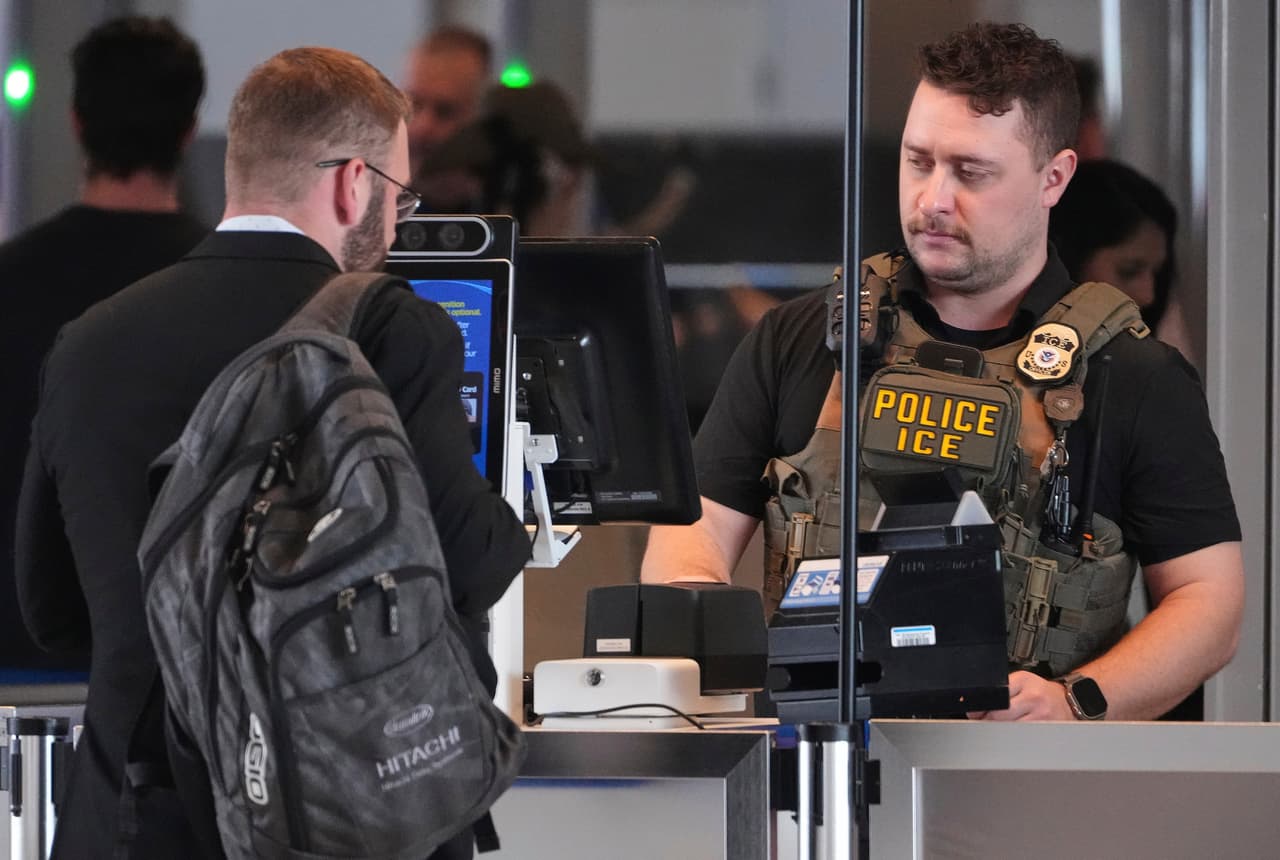 Hasta 40 inmigrantes son detenidos en un solo día en aeropuertos de Estados Unidos; intensifican operativos de ICE