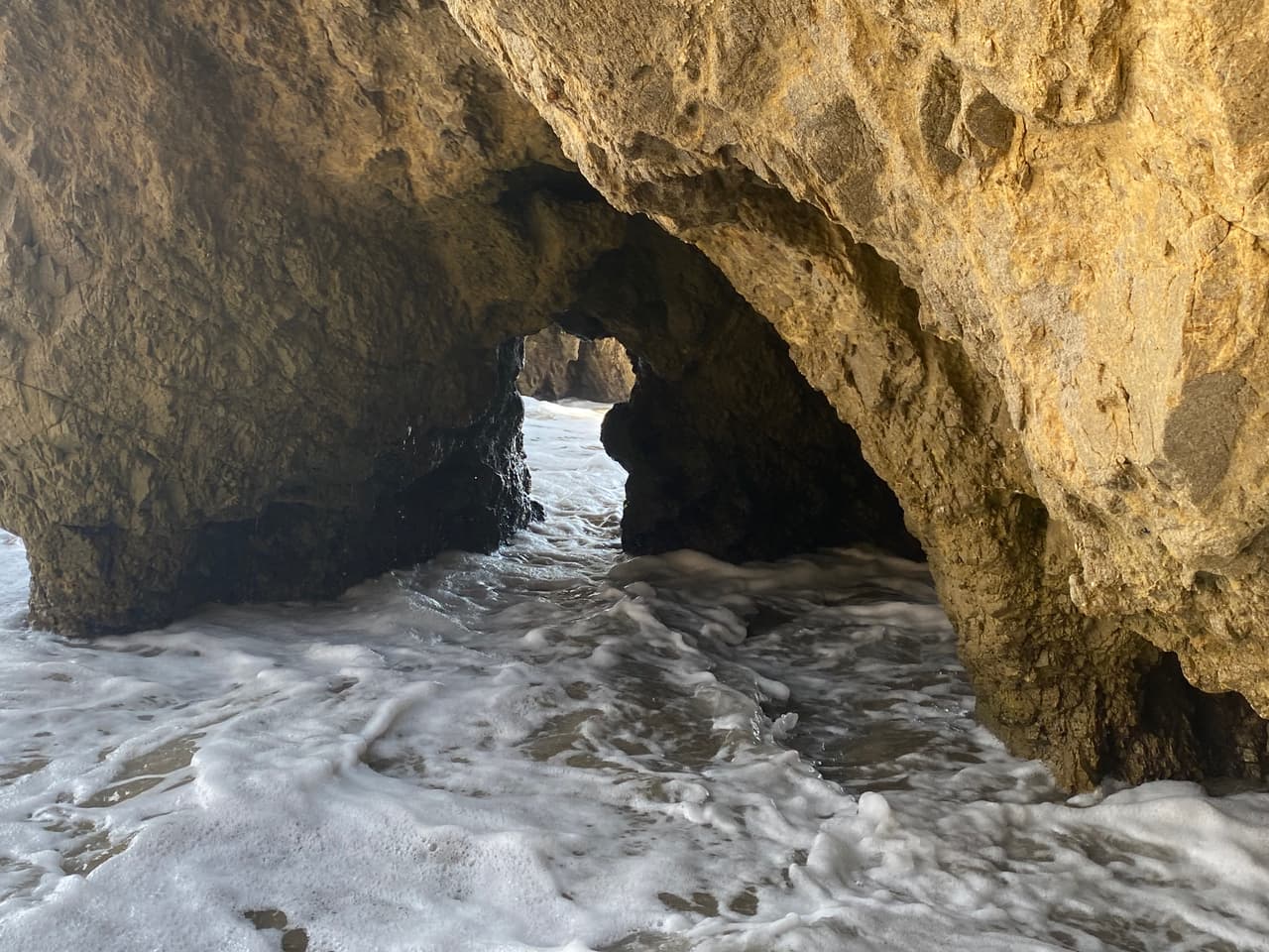 Otros, sacan ventaja del hermoso escenario para tomarse fotografías con efectos únicos.