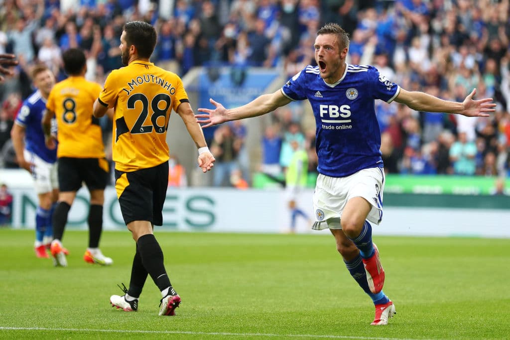 Wolverhampton cae ante el Leicester City por la mínima, durante la primera Jornada en la Premier League. Jamie Vardy fue el autor del gol al minuto 41'. El mexicano Raúl Jiménez regresa como titular después de su lesión.