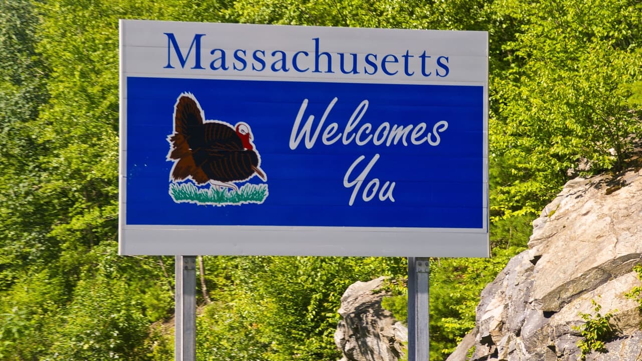 <h3 class="cms-h3-H3">7. Massachusetts (44)</h3>
<br>
<br>El más poblado entre todos los estado de la región de Nueva Inglaterra es el 40mo estado en la nación en términos de
<b>costos de propiedad y reparación de vehículos</b>, el último en
<b> tráfico e infraestructura</b>, el cuartro en
<b>seguridad vial</b> y noveno en
<b>acceso a vehículos y su mantenimiento</b>.