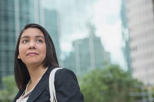 En cuanto a
<b>Ambiente de trabajo</b>, Texas se posicionó en el número el estado número 29. En esta área se evaluó la disparidad de ingresos, la disparidad de seguridad laboral y la disparidad en la proporción de puestos ejecutivos.
<br>
<br>