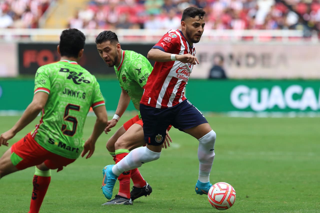 Al 11’, Carlos Cisneros abrió el marcador tras un rebote provocad por un desborde y un doble disparo de Alexis Vega dentro del área. Sin embargo, el VAR echó para atrás la anotación al percatarse que Cisneros se ayudó de su mano para meter el balón cuando esté rebotó en el poste al momento de barrerse.