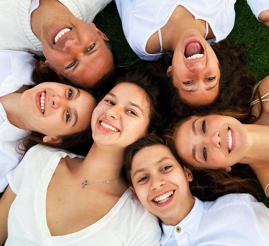 De acuerdo con el New York Post se esperaba que la cantante y el ex jugador de béisbol invirtieran $300 millones de dólares de su propio dinero, para generar un total de $1.7 mil millones de dólares.