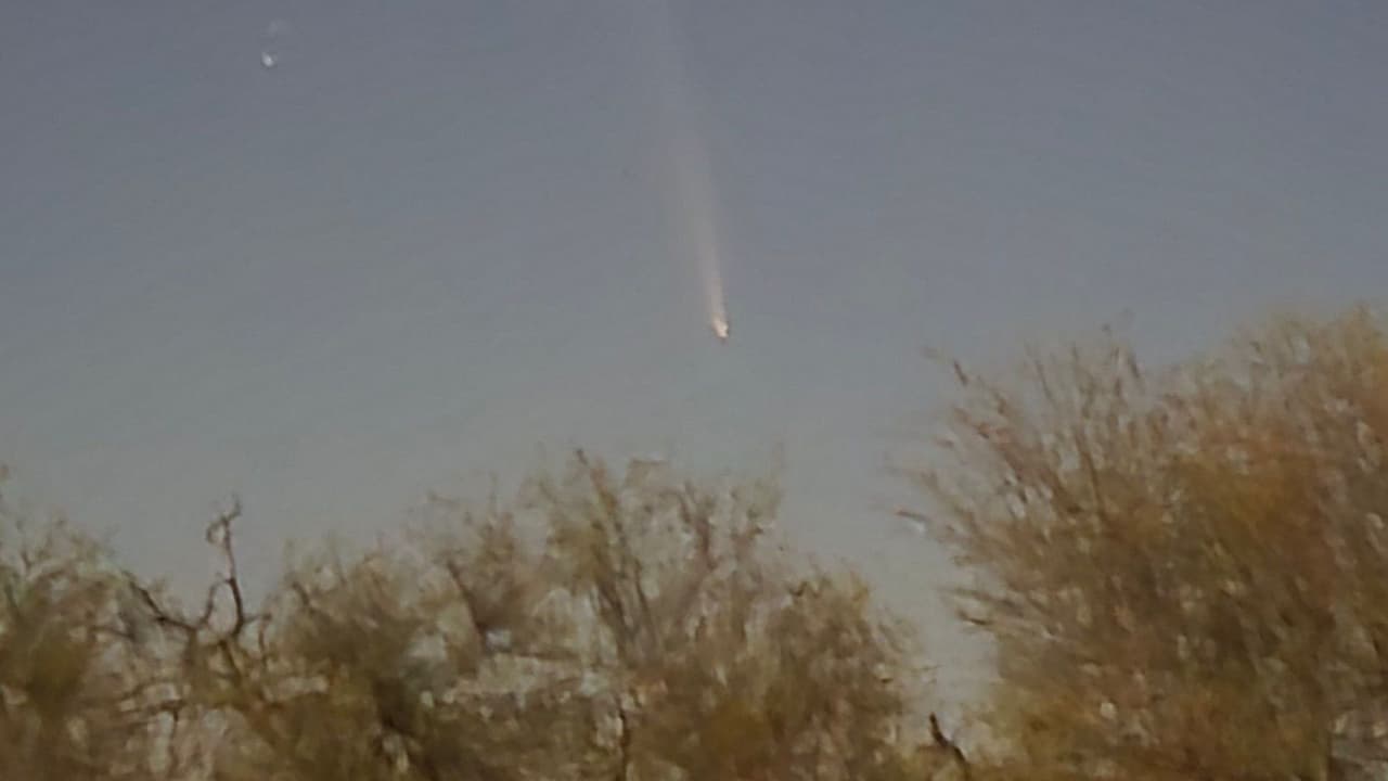 Aunque estamos en los últimos días para verlo sobre nuestra ciudad, la NASA recomienda usar binoculares o un telescopio pequeño para poder disfrutarlo mejor.