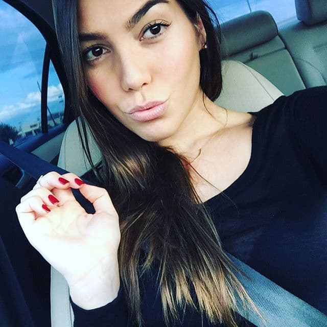 También luce una "trompita" más sexy, esto puede ser resultado de algunas inyecciones para dar volumen a sus labios.