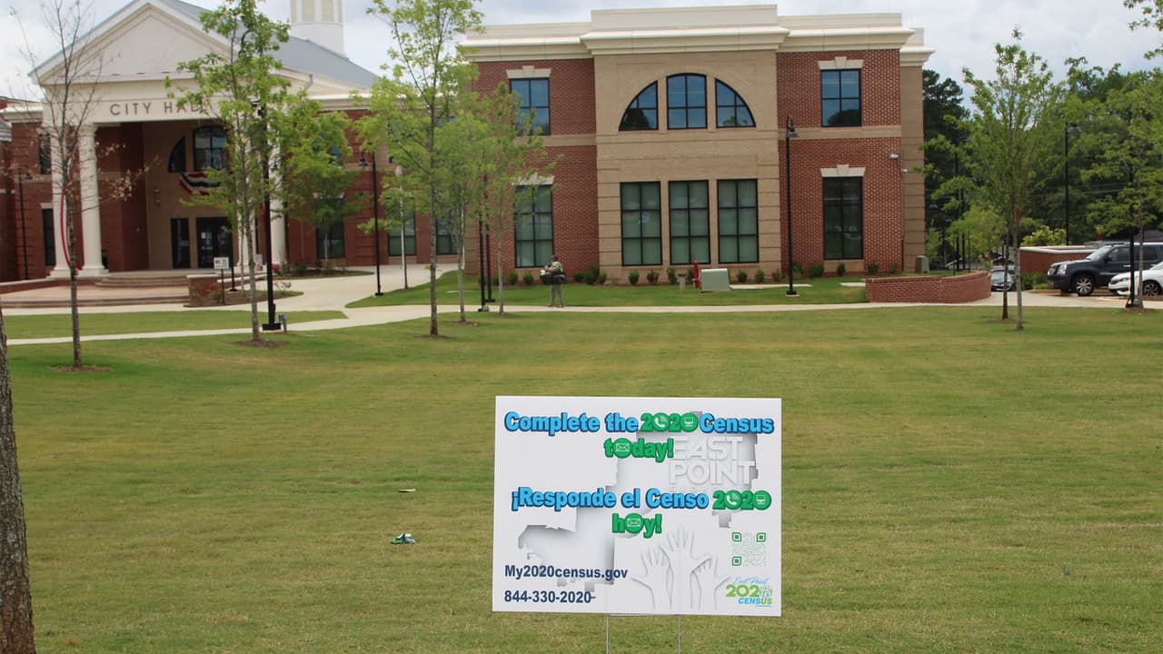 <b>East Point: </b>El Concejo Municipal votó 6-2 para adoptar una ordenanza de máscara facial efectiva a las 12 am del 9 de julio de 2020. Esta ordenanza permanecerá vigente durante el estado de emergencia declarado relacionado con COVID-19.
<br>
<br>Los infractores están sujetos a una multa de hasta $ 75. Se pueden imponer multas a partir del lunes 13 de julio de 2020.
<br>