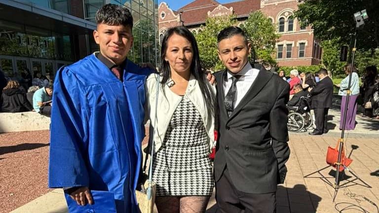 De un centro de detención a su graduación: el joven colombiano Ricardo Hernández recupera su libertad y sueña con ser futbolista