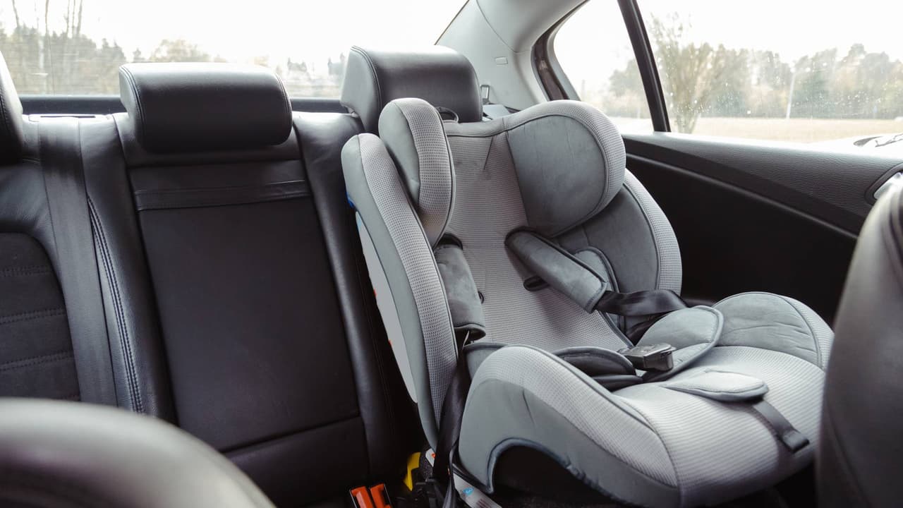 Niño pasó más de dos horas solo en un auto caliente hasta que murió: Arrestan a Tommy Dean Platero