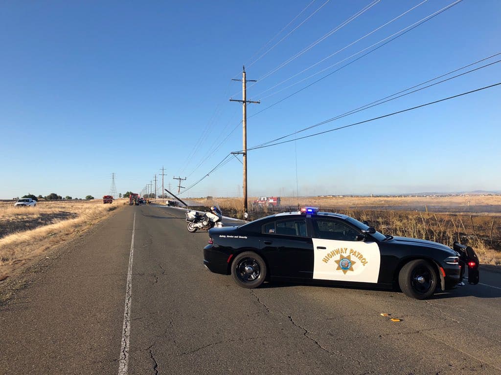 <h2 class="cms-H2-H2">4 - Alerta Amarilla en casos de atropello y fuga</h2>
<br>
<br>Los conductores que estén involucrados en casos de atropello y fuga ahora
<b>podrán ser buscados </b>por todos los medios que las autoridades tengan a su alcance, a través de la emisión de una Alerta Amarilla.
<br>
<br>La Alerta Amarilla será válida a partir de la entrada en vigor de la ley AB 1732, que permite a CHP activarla cuando se produce un accidente mortal y el conductor sospechoso huye de la escena.
<br>
<br>La Alerta Amarilla se emitirá a través de los medios de comunicación, que tendrán permitido
<b>difundir información sobre el incidente</b>; mientras que las autoridades podrán usar las pistas y ayuda de la comunidad en la investigación.