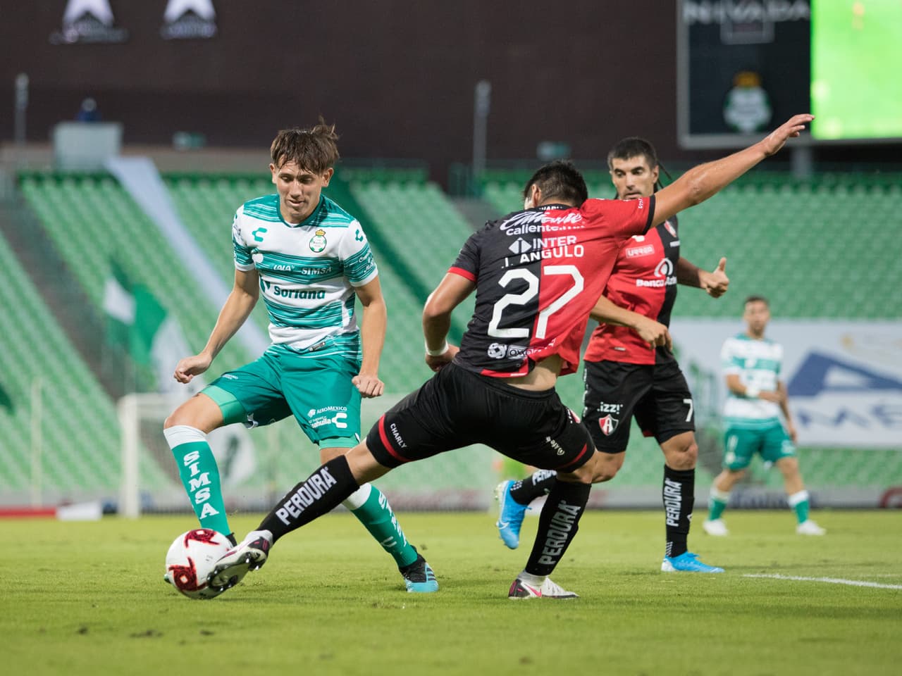 Los Santos no aprovechan la localía frente al Atlas, y con muy pocas llegadas, los Guerreros y los Zorros se dividen los puntos.