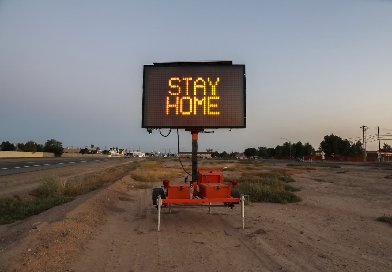 Capacidad hospitalaria en el sur de California bajó al 10.1%, mientras que los nuevos casos diarios de coronavirus se disparan. Las autoridades recuerdan que la región se encuentra bajo una orden de quedarse en casa.