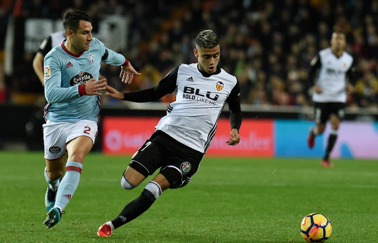 Sin poder brillar en el Valencia, el portugués Andreas Pereira podría pasar al Betis en esta temporada.