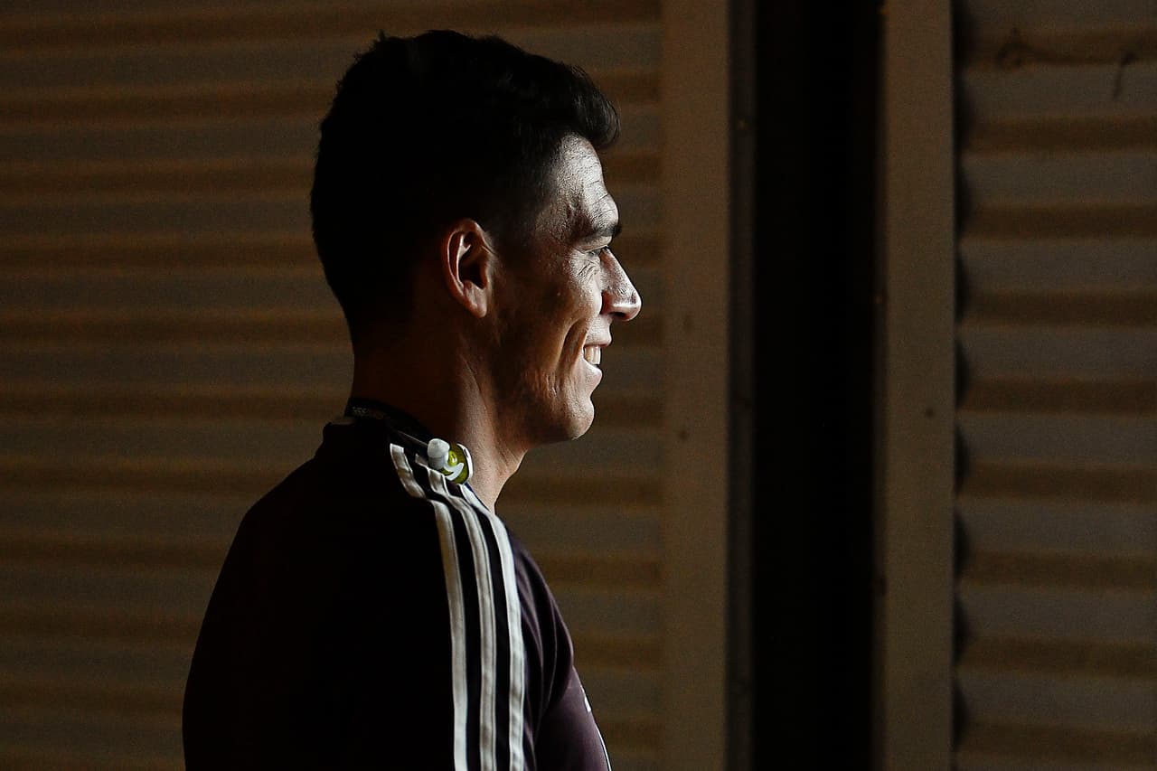 “Son decisiones que uno toma (el hecho de estar aquí) y como Memo (Ochoa) seguramente lo hará, lo hará con todo el orgullo y todo el amor que siente por la camiseta", y agrega "Yo he decidido estar aquí todo este tiempo. Afortunadamente la constancia
<b> </b>me ha permitido estar prácticamente 11 años en la Selección Nacional”.