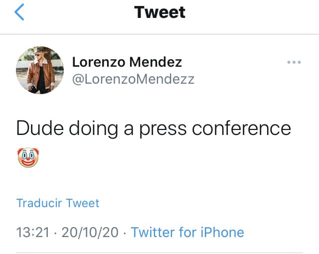 Luego, en Twitter, publicó este mensaje que después borró. Utilizó el emoticono de un payaso para escribir que un "tipo estaba dando una conferencia de prensa".
<br>