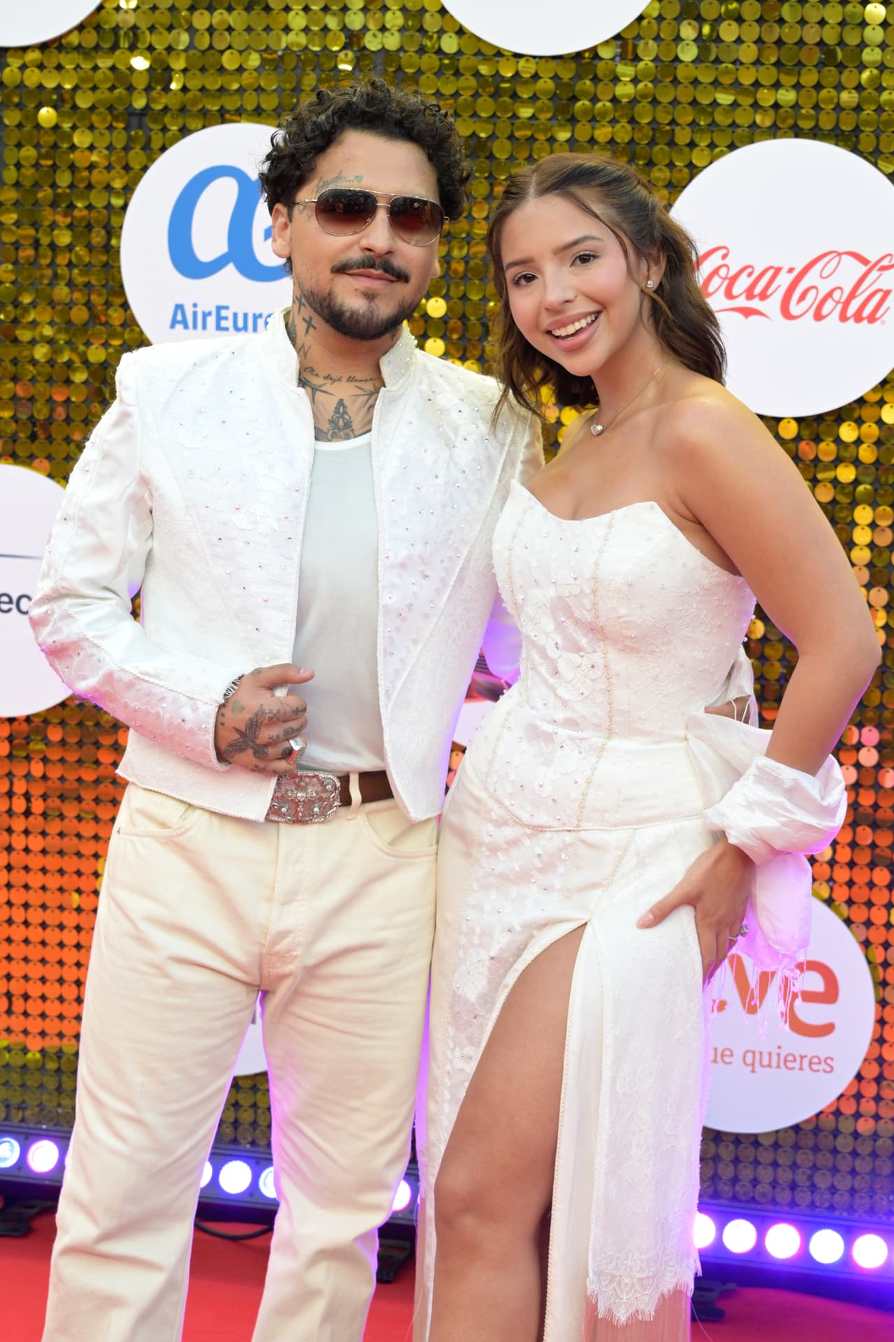 Tal y como lo anticiparon, Ángela Aguilar y Nodal lucieron perfectamente combinados.