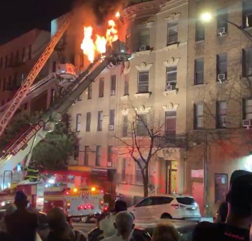 Un incendio masivo deja 11 heridos, incluyendo 6 bomberos en El Bronx