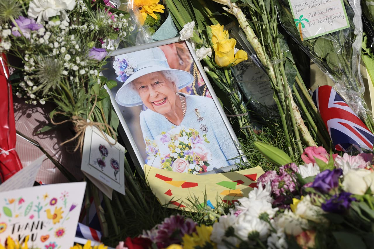 El
<a href="https://www.univision.com/noticias/mundo/muere-reina-isabel-ll" target="_blank">fallecimiento de la reina Isabel II</a> ha marcado el fin de un largo reinado, el más extenso en la historia del Reino Unido.
<br>
<br>Además de ella, ha habido otros gobernantes que han tenido vidas longevas e, igualmente, largos reinados. El sitio 24WallSt.com consultó fuentes como la Enciclopedia Británica y los sitios Encyclopedia.com, Biography.com e History.com para elaborar este listado.
<br>