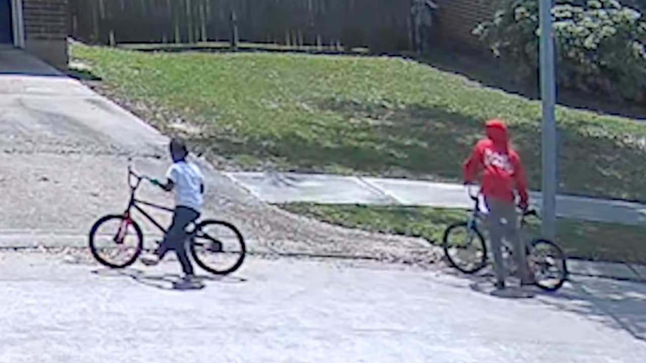 Acusan a un niño de 12 años de apuñalar a su vecina en compañía de otro menor al noroeste de Houston