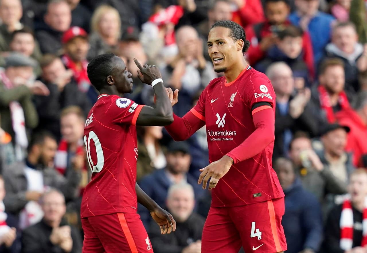 Termina la Jornada 7 de la Premier League con empate entre Liverpool y Manchester City 2-2 tras un intenso partido. Sadio Mané abrió el marcador al 59’, pero Phil Foden ya empataba el juego, sin embargo Mohamed Salah le daba la victoria parcial a los ‘Reds’ y, al 81’, Kevin de Bruine hace el del empate.