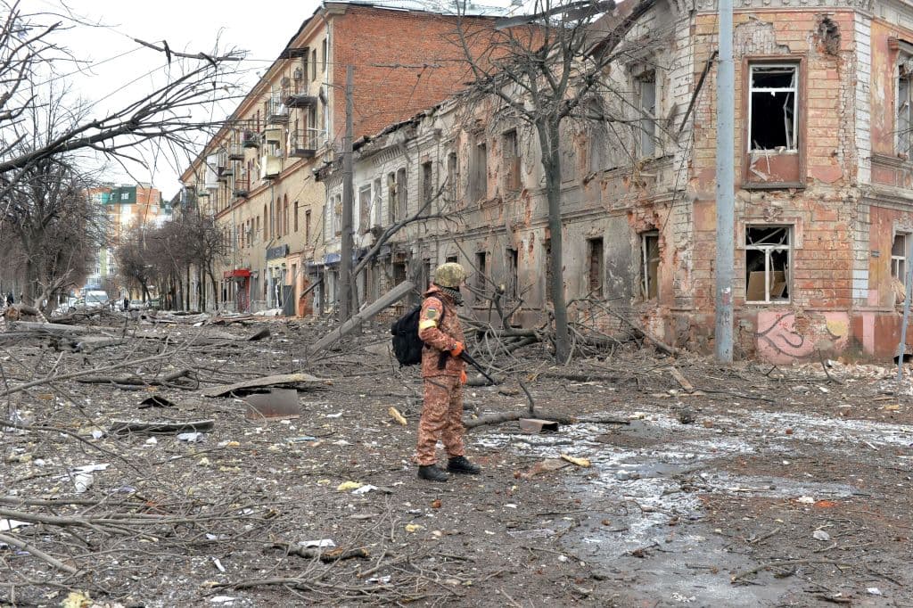 También Járkov, la segunda ciudad en importancia de Ucrania, las fuerzas invasoras rusas han atacado zonas residenciales.