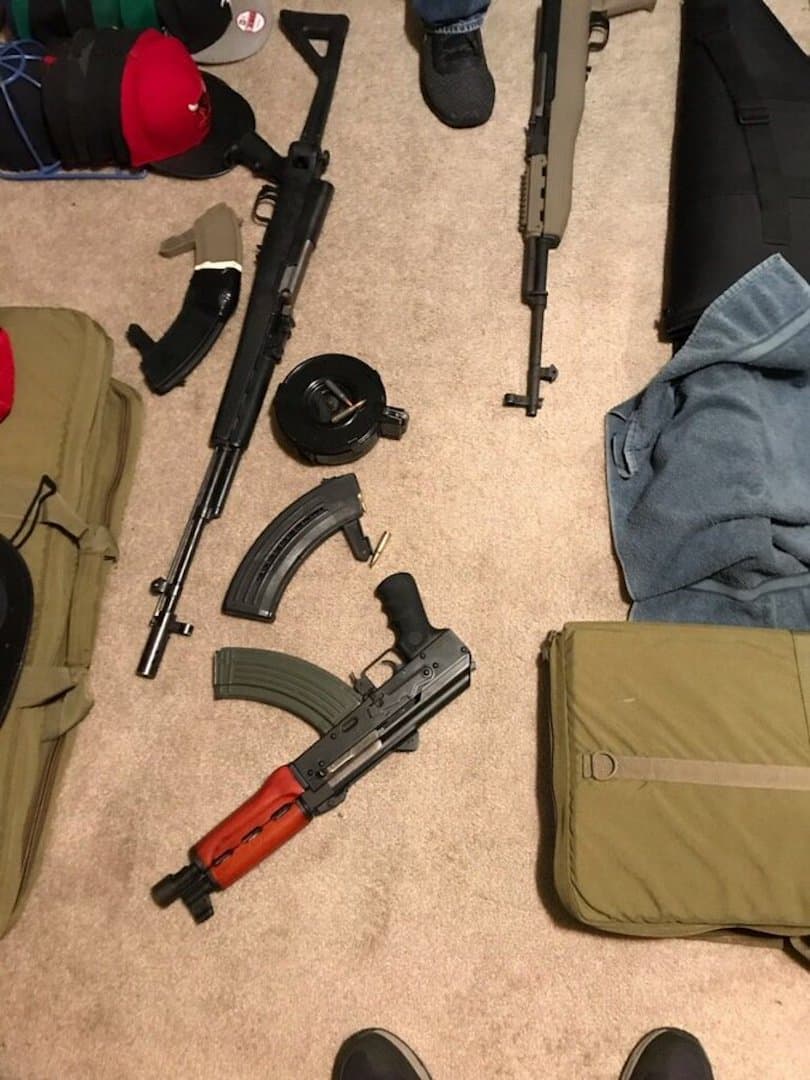 Durante la madrugada del 16 de agosto, la policía reportó que habían hecho una redada en el vecindario de Lawndale.