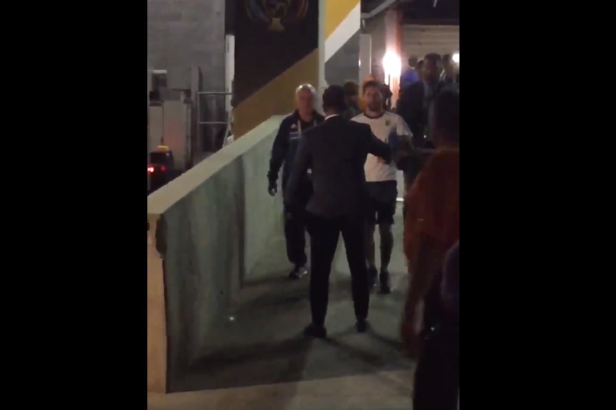 Antonio Mohamed abrazó a Lionel Messi tras la final de la Copa América Centenario