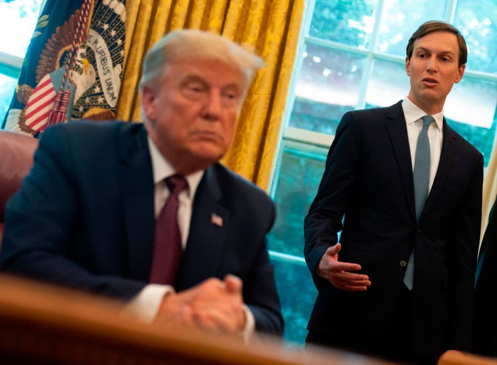 <b>Jared Kushner, asesor presidencial:</b> el yerno del presidente Trump apareción en una entrevista con CNN el 23 de agosto de 2020, en la que dijo que la Convención Demócrata ofrecía una "visión muy oscura" para el país y afirmó que "el presidente Trump representa al pueblo estadounidense", para luego valorar positivamente las propuestas que el candidato a la reelección presentaría en la venidera Convención Republicana.