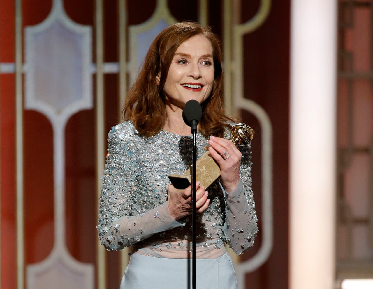 Isabelle Hupper recoge su Globo de Oro por Elle como mejor interprete de drama.