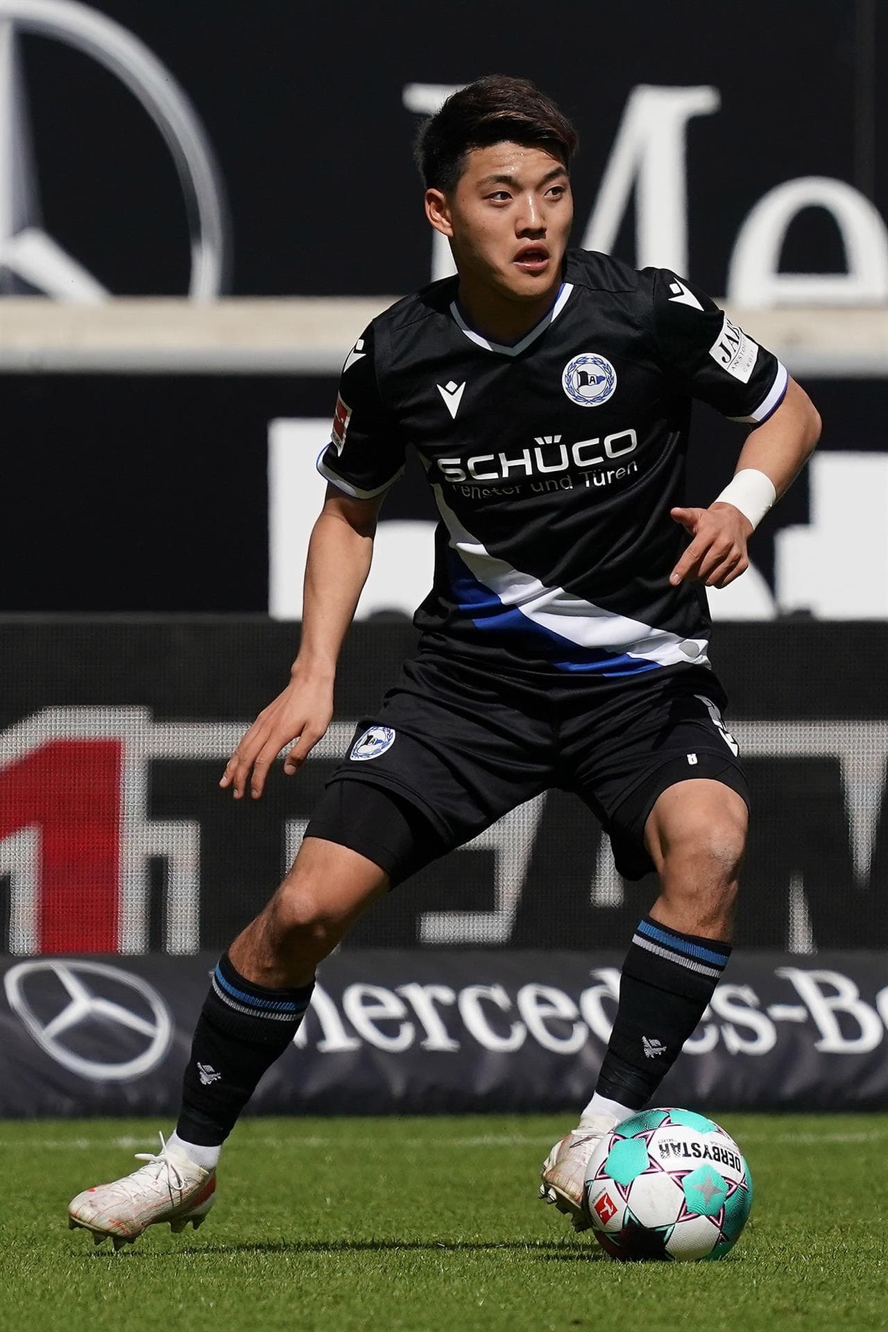 Koln 1-0 Schalke, Unione Berlín 2-1 RB Leipzig, Hoffenheim 2-1 Hertha Berlín, Bayern Múnich 5-2 Augsburg, Borussia Dortmund 3-1 Bayer Leverkusen, Eintracht Frankfurt 3-1 Freiburg, Stuttgart 0-2 Arminia Bielefeld, Wolfsburg 2-3 Mainz y Werder Bremen 2-4 Borussia Moenchengladbach.