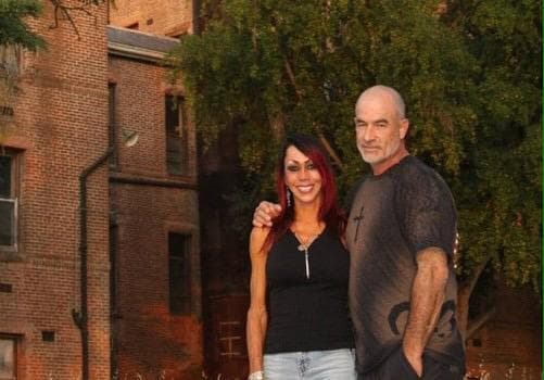 Su muerte fue escalofriante. Debby murió a manos de su esposo, quien tras haberle quitado la vida se suicidó.