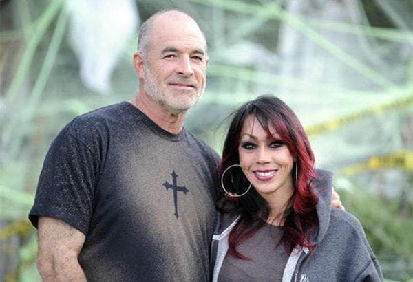 Mark y Debby estaban separados, él la sustrajo de su apartamento y la llevó a la casa de uno de sus hijos.