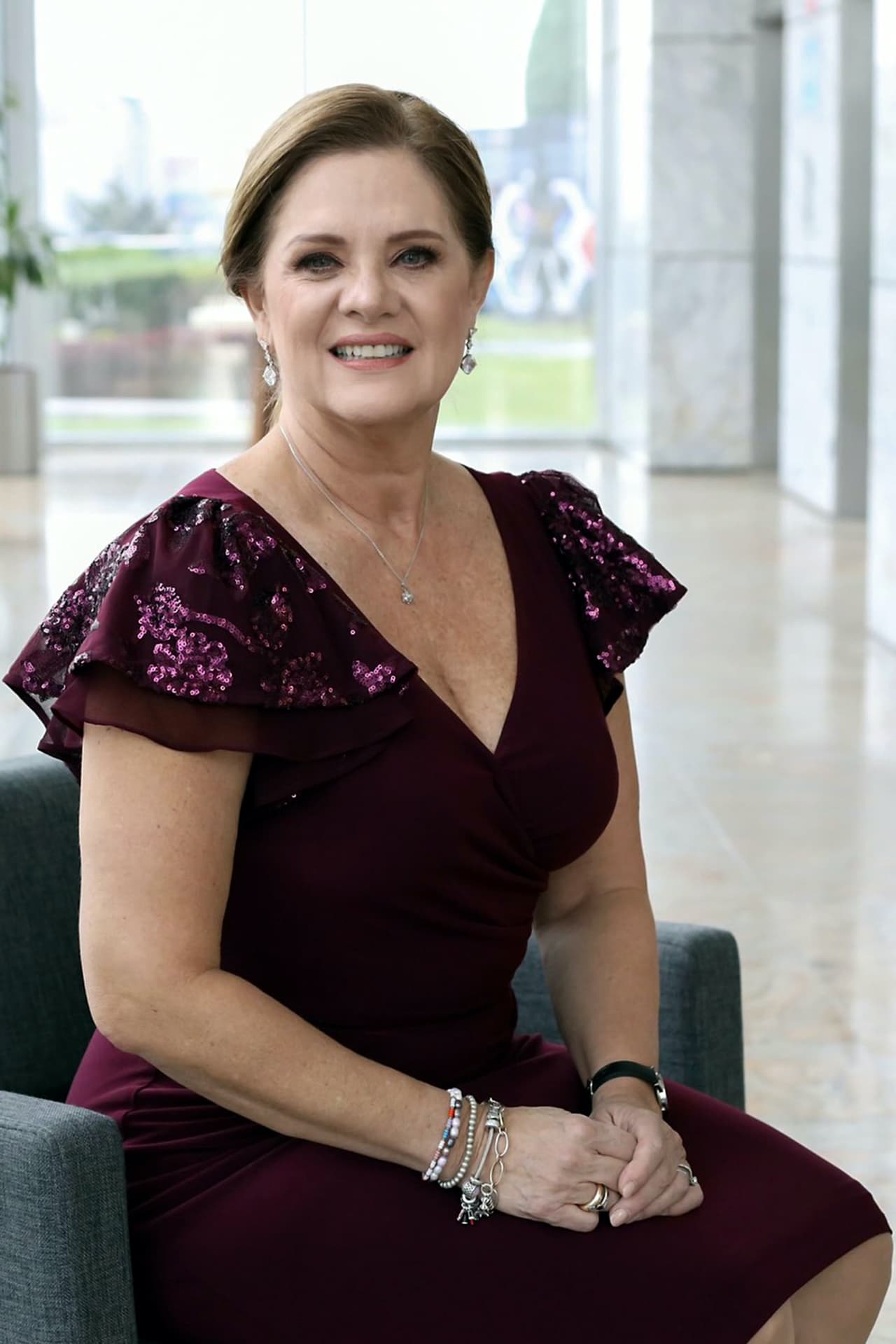 En la tercera entrega de la exitosa franquicia de la productora Rosy Ocampo: Vencer el Pasado, Erika Buenfil dará vida a
<b>Carmen Medina Cruz</b>, una mujer dedicada a su esposo e hijos, y cuya vida cambiará al saberse la infidelidad de su compañero de vida, Heriberto.