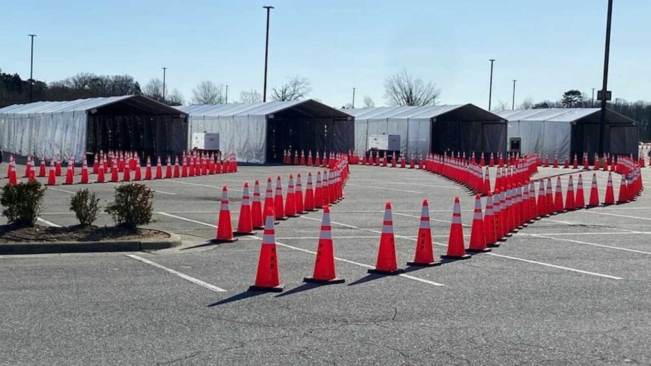 Abre el primer centro comunitario de vacunas del covid-19 en Carolina del Norte con apoyo federal
