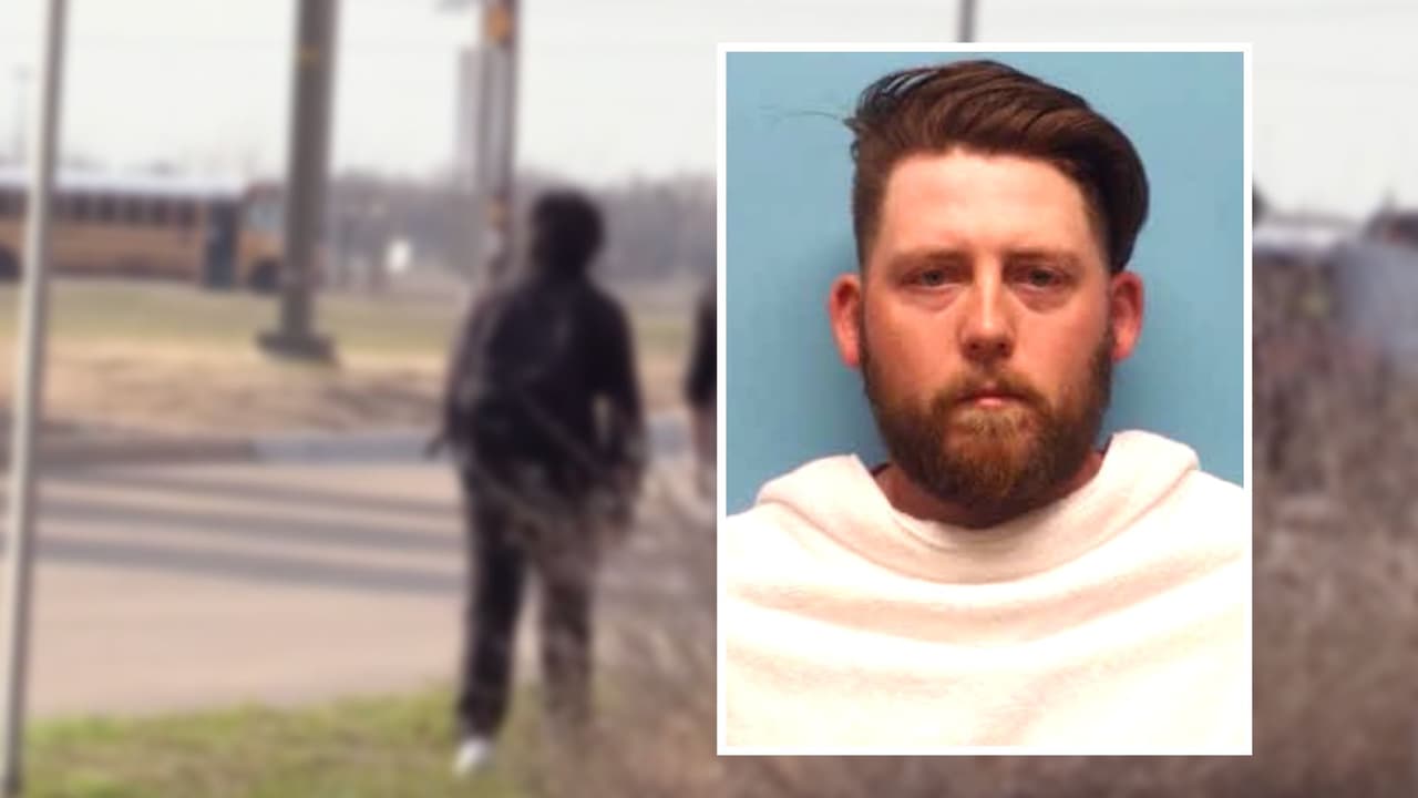 “Tenía mirada extraña”: dice alumno sobre maestro arrestado y acusado de pornografía infantil