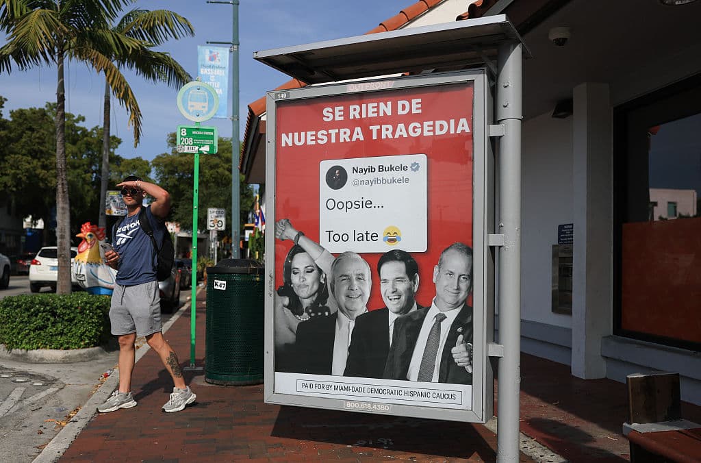 El anuncio también puede ser visto en la Calle 8, uno de los sitios más concurridos de Miami.