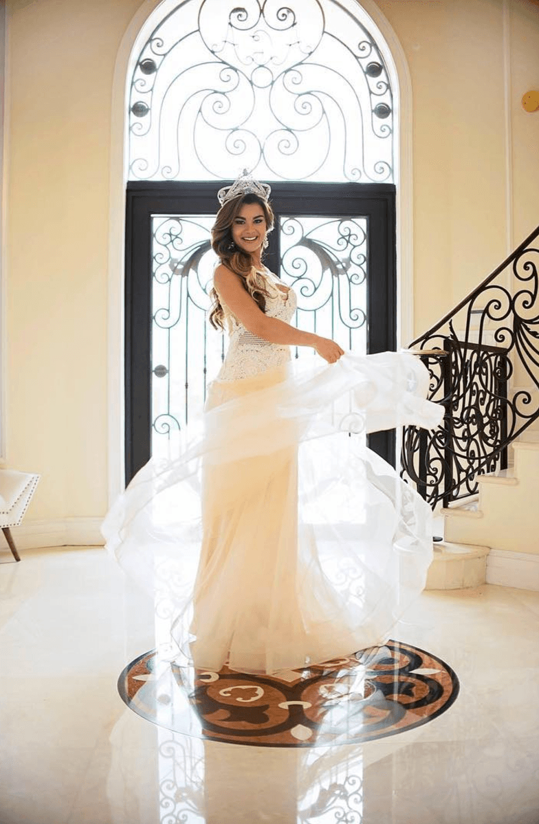 Así fue su primer 'photoshoot' oficial. "Bien, es cierto, en la vida hay que tener fe y esperanza para los grandes logros, pero echando manos a la obra, no esperar a que lleguen solos. Sigo en pie de lucha por seguir cumpliendo mis metas y ahora con más fuerza que nunca, contando con el apoyo de ustedes siempre".