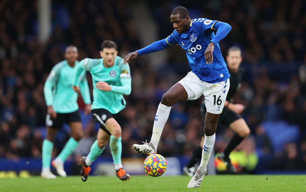 Brighton se queda con el triunfo sobre Brighton and Hove Albion con marcador de 3-2 durante la J21 en la Premier League. Para los Toffees, anoto doblete Anthony Gordon, mientras que para los 'seagulls', lo hicieron Dan Burn y otro doble de Alexis Mac Allister.