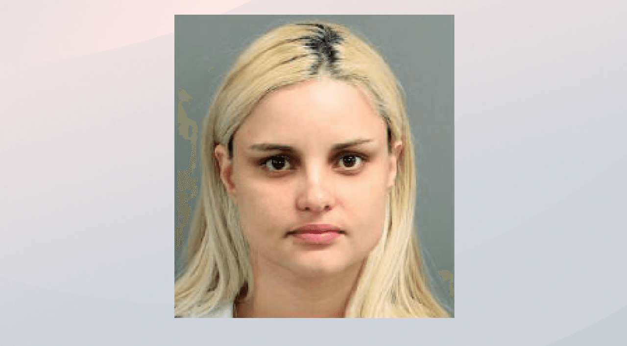 Sutchity Escobar-Belmonte, de 25 años, la madre de un bebé de 5 meses, lo habría amamantado después de que consumir cocaína y benzodiacepinas, indicó la policía