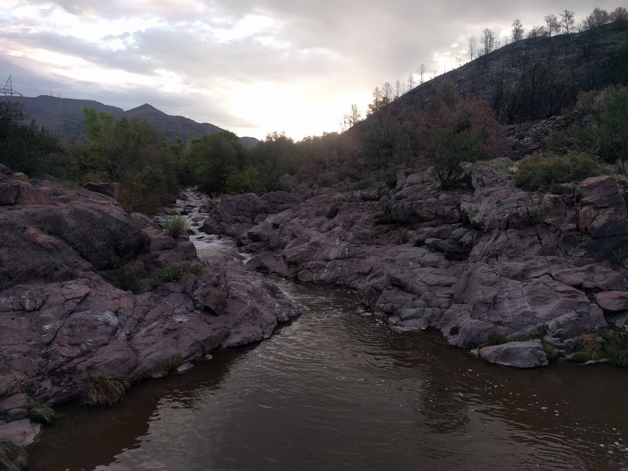 Partes de Fossil Creek ubicadas dentro del Bosque Nacional de Tonto, también permanecerán cerradas.
<a href="https://www.fs.usda.gov/Internet/FSE_DOCUMENTS/fseprd947218.pdf" target="_blank">Haz clic aquí para más información sobre los cierres. </a>
