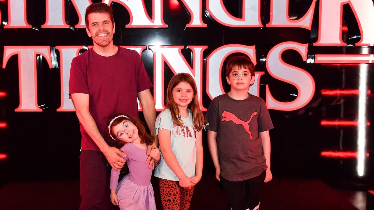 Pérez Hilton y sus hijos Mía, Mayte y Mario.