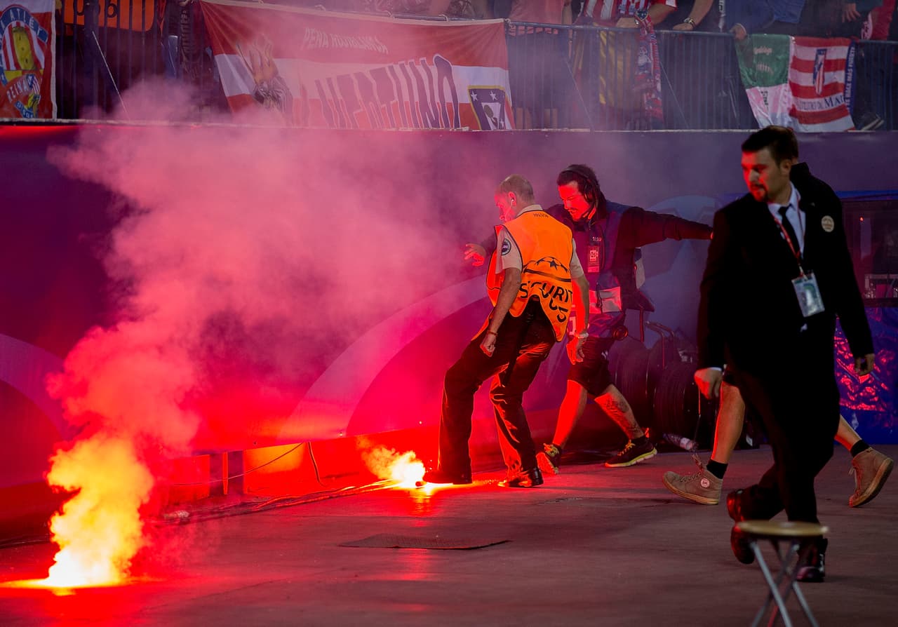 UEFA abre expediente al Atlético y Benfica por incidentes en Champions