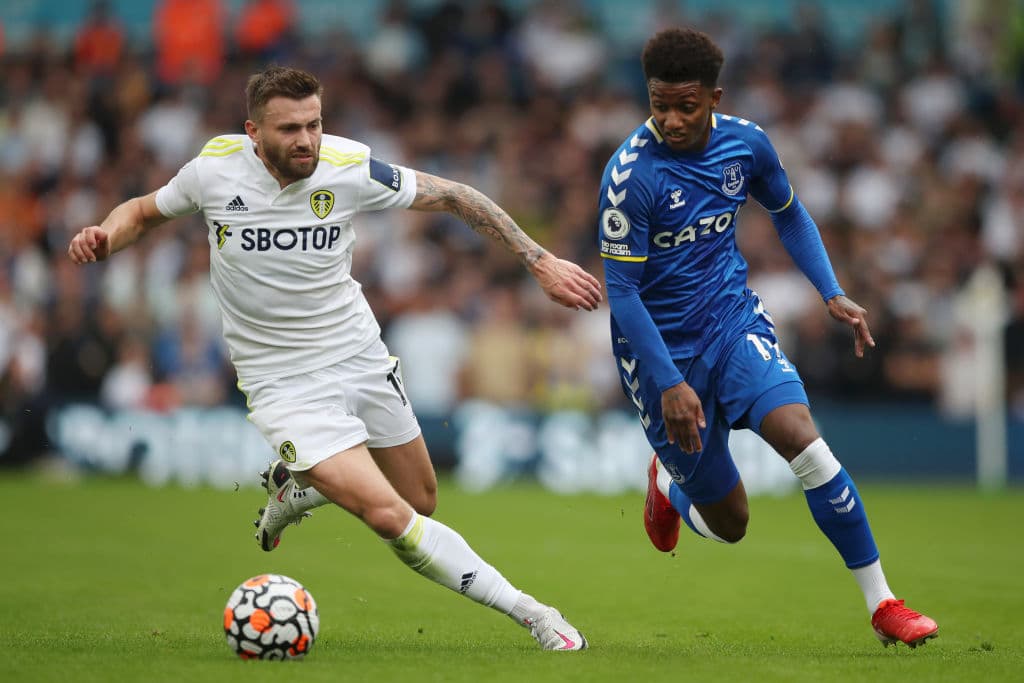 Everton no logra aguantar la ventaja frente al Leeds United, y terminan repartiendo los puntos luego de un empate 2-2.