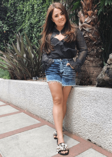 Los shorts desaliñados a la cintura son una de sus prendas favoritas y se pueden combinar con cualquier blusa o top para darle un toque más chic.
<br>