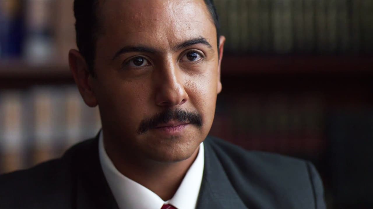 But
<b><a href="http://www.univision.com/series/el-chapo/humberto-busto-es-don-sol-en-el-chapo">‘Don Sol’</a></b> found the perfect method to convince her when he blackmailed her with releasing her unfiled tax returns.