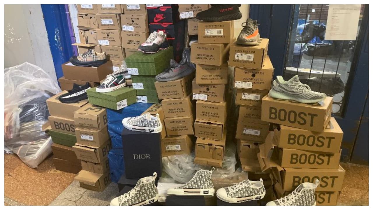 El operativo llevó a la clausara de varios negocios, y al decomiso de cientos de piezas de productos falsificados.